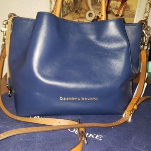 Dooney & Bourke Lg. CITY BARLOW-NAVY